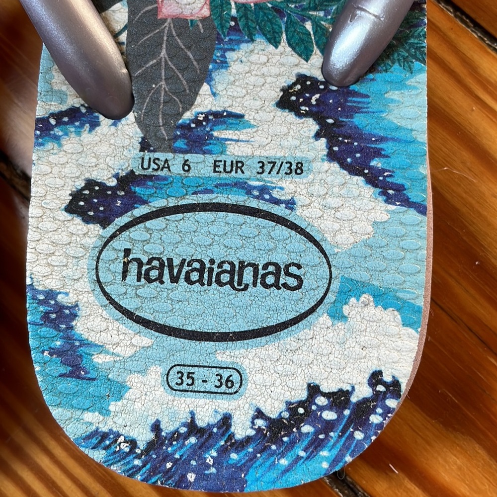 Purple Floral Havaianas, Size 6, 37/38 - Picture 3 of 4